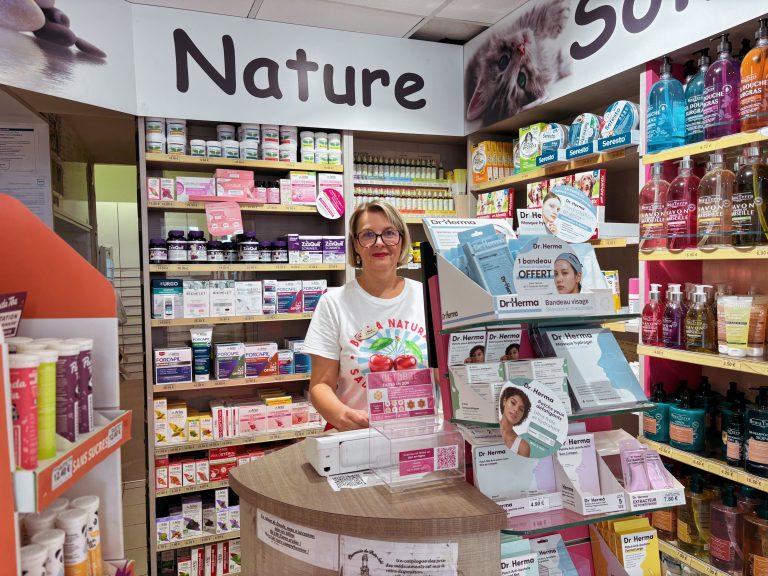 Pharmacie du Puits Salé Urne de dons octobre rose appui sante cba caux bray albâtre dieppe