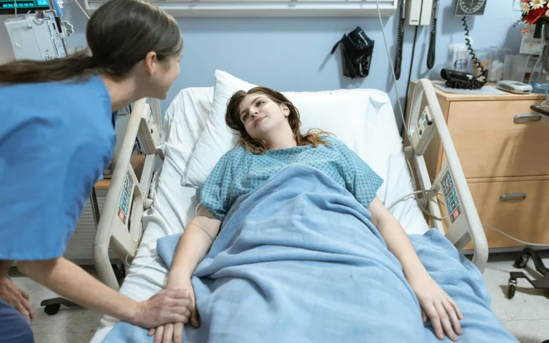 Patient hôpital chambre lit maladie malade docteur soignant